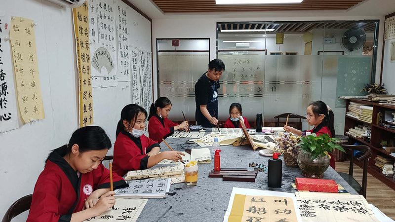 经过调查分析，以下省份的专升本费用相对较低：