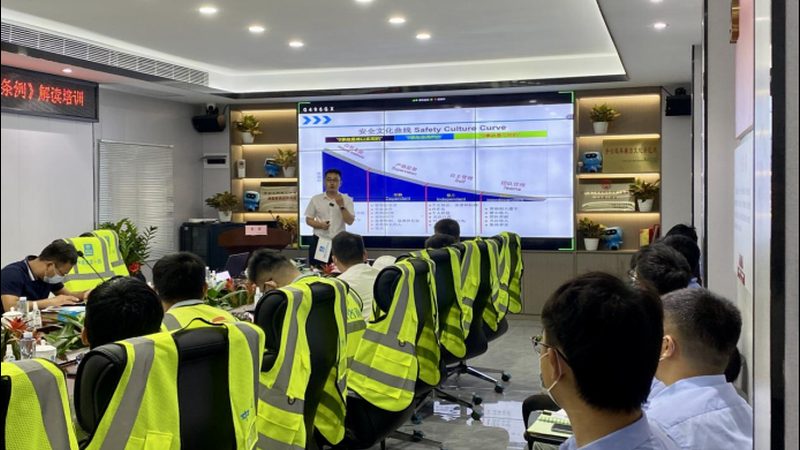 二级建造师零基础培训班费用通常由以下几个部分构成：